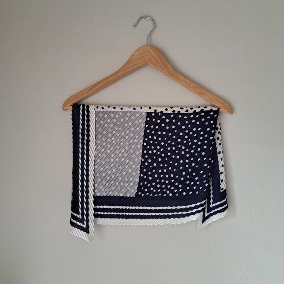 ❤️Retro Navy & White Polka Dot Pleated Scarf - Picture 9 of 11